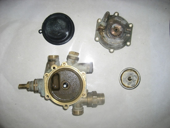 крепеж газовой колонки